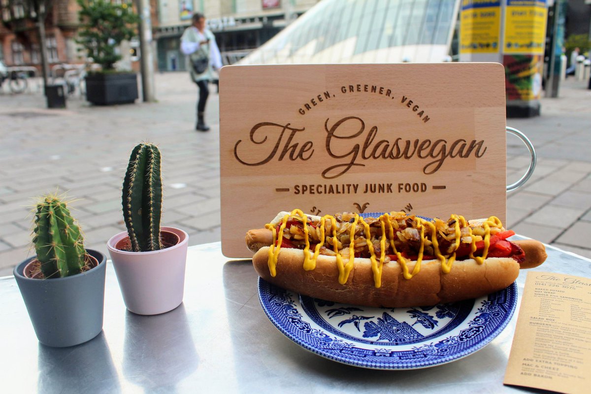 Have you tried one of our deliiicious Not-Dogs yet? 😍🐕

You can choose from a range of toppings such as sweet fried onions and roast peppers (pictured), chilli and cheez, avocado and coriander and more! 😋

Available to dine in or take away 💖