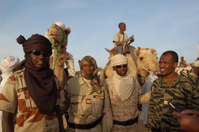 integrationcm's tweet photo. Soldats tchadiens : Fantassins à deux visages https://t.co/ZSCVUS5GMt Bien qu’appréciées au regard de leurs états de service dans la lutte contre le terrorisme au Sahel, les troupes venues Ndjamena ne brillent pas sur le front de l’exemplarité. @com_cemac @CEEAC_ECCAS #Cameroo https://t.co/YeiobN8kuP