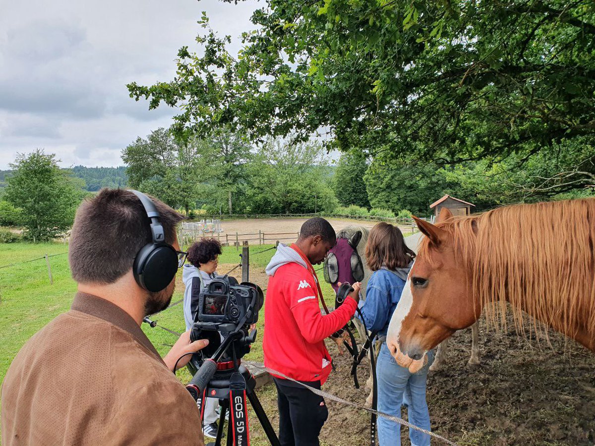 Remob_87's tweet photo. Journée de tournage avec l’équipe de @tv7_sudouest au gîte équestre pendant la 5ème édition du séjour @Remob_87 https://t.co/xoTSjZZNNd
