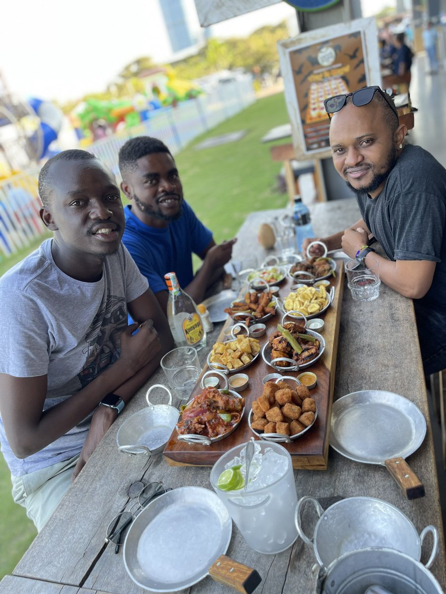 MxCarter's tweet photo. Suprise ya leo imetukuta #KukuKuku wazee wa @BapaBoys basi siku inaisha ivo. https://t.co/qbC89kKmxo