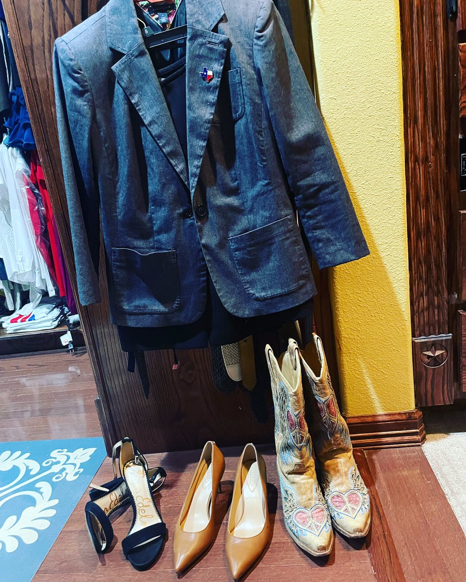 Adrienne4Merica's tweet photo. While much of the political world is plotting and scheming I’m just trying to figure out what shoes to wear. #trustgod #therestwillfollow #havefun #maga #keepmovingforward #maga #leadright #buytheshoes #gogetemtiger https://t.co/WASDuZdZVc