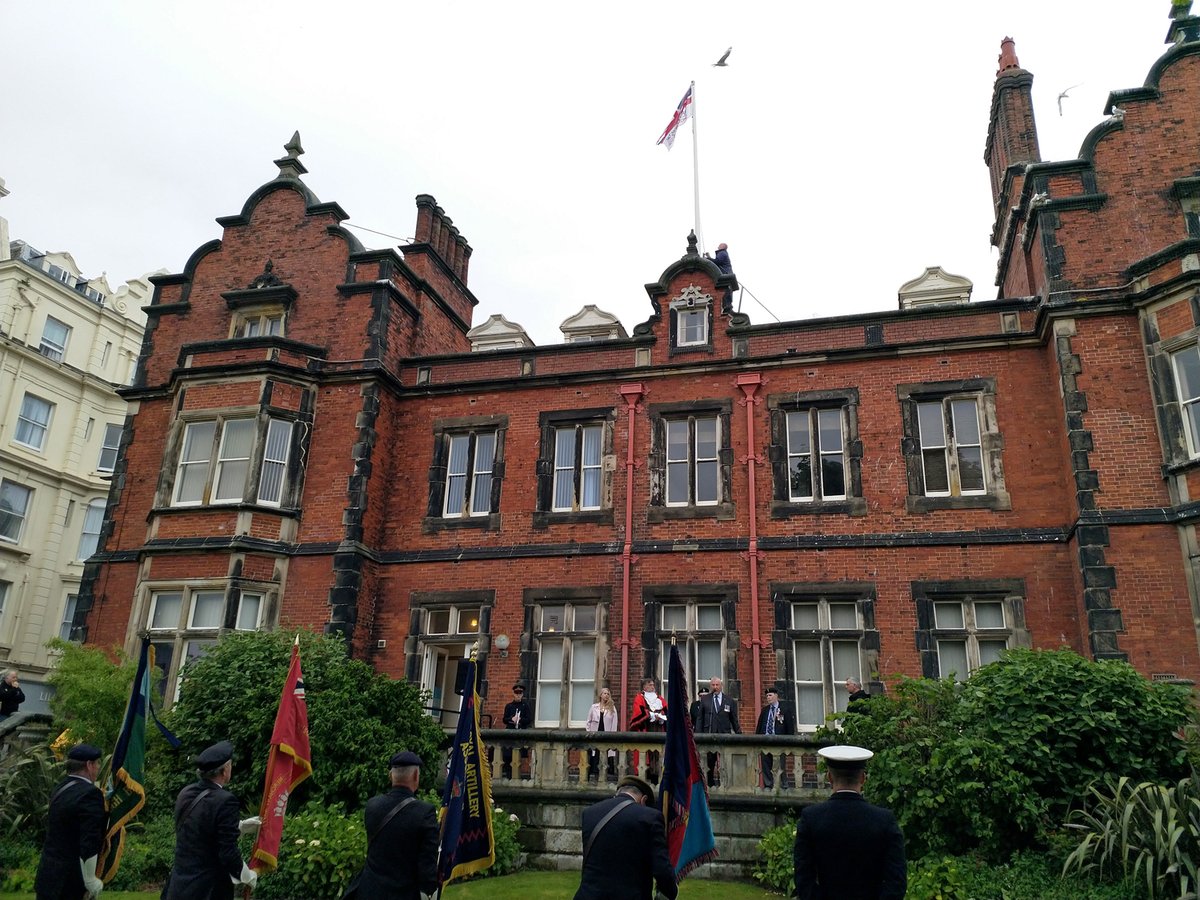 Scarborough Borough Mayor (@sbcmayor) on Twitter photo Ahead of #ArmedForcesDay we paid tribute and said thank you to our Armed Forces at a special ceremony in the Town Hall gardens this week, during which the Armed Forces Day flag was raised. On behalf of the borough I was proud to receive the <a href="/HMSDuncan/">HMS Duncan</a> Coat of Arms. Ahead of #ArmedForcesDay we paid tribute and said thank you to our Armed Forces at a special ceremony in the Town Hall gardens this week, during which the Armed Forces Day flag was raised. On behalf of the borough I was proud to receive the <a href="/HMSDuncan/">HMS Duncan</a> Coat of Arms.