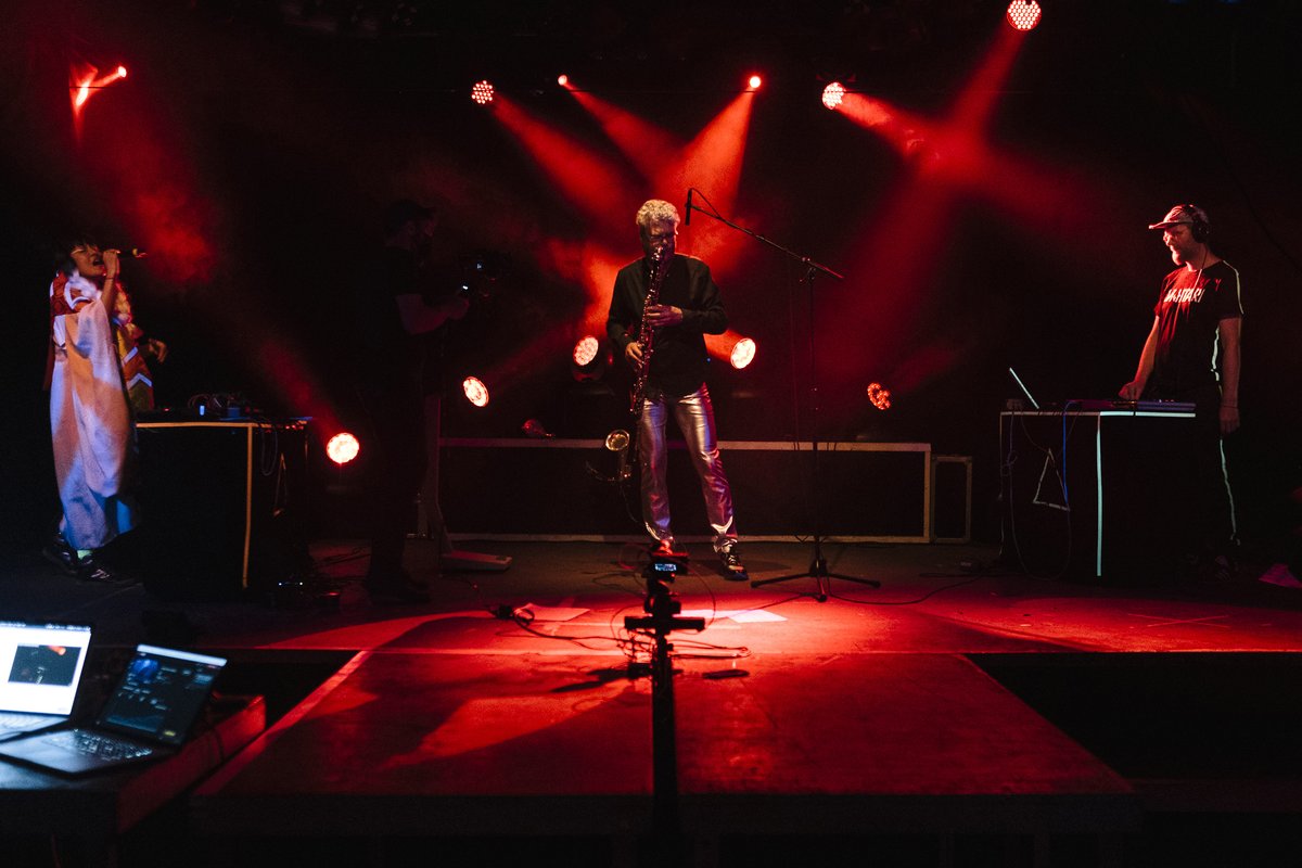 Gewandhaus's tweet photo. Großartige News! #TWOPLAYTOPLAY gibt's in dieser Saison doch noch live! Die gefeierte Online-Uraufführung von Kiki Hitomis, Volker Hemkens & Disrupts »Cosmic Threads« als Live-Veranstaltung im Gewandhaus: Am Fr., 23. Juli, 20 Uhr. Tickets im VVK 👉https://t.co/2PEojuuuSF https://t.co/LmypdeYiTI