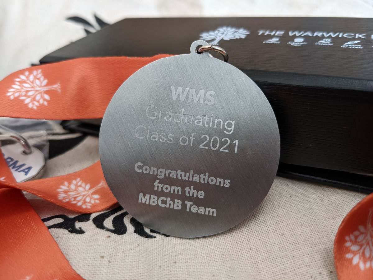 ollieburtonmed's tweet image. Final signoffs at @warwickmed this morning! In theory more or less done and awaiting graduation in July 🎓