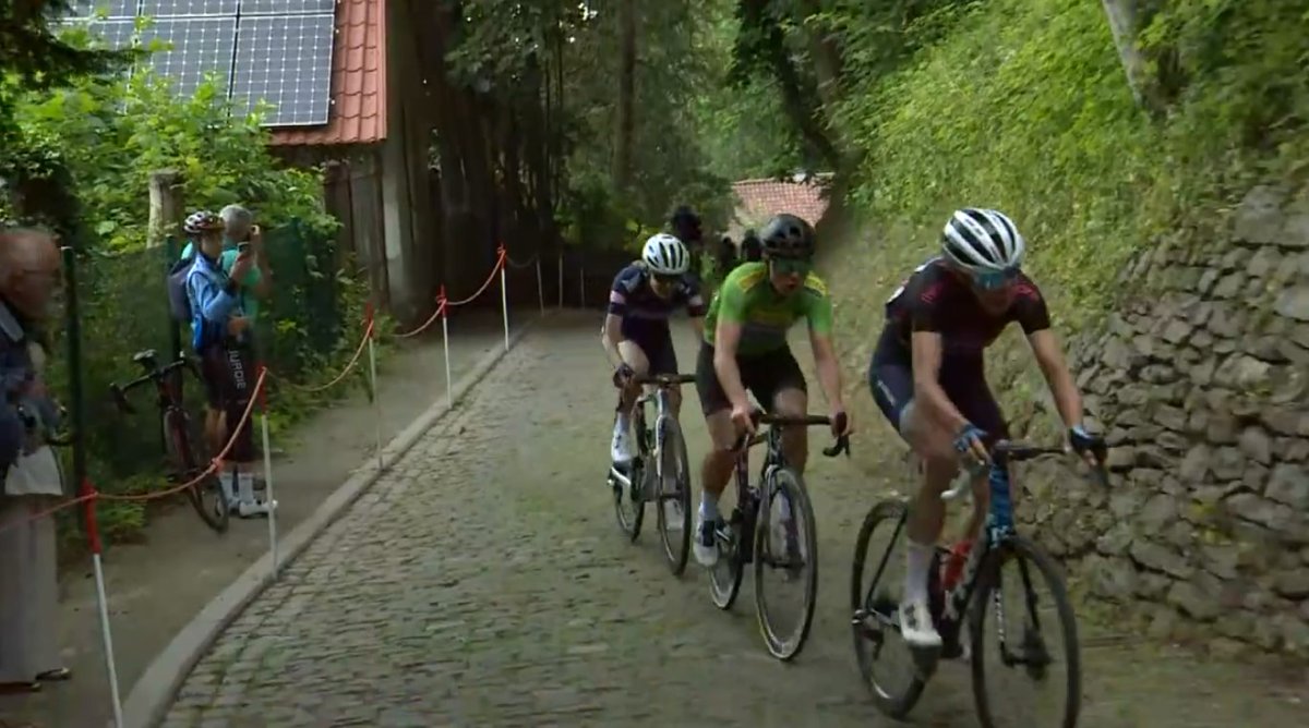 Strong results today of the CX women in the final stage of the 🇧🇪 Lotto Belgium Tour (2.1), with finish on top of the Kapelmuur (Muur van Geraardsbergen). Lotte Kopecky takes the win (+GC), Yara Kastelijn 2nd, Annemarie Worst 4th and Anna Kay 10th. #LottoBelgiumTour