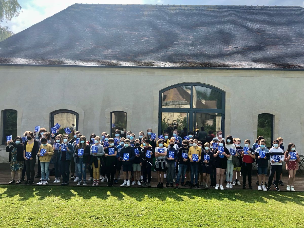 IMECArchives's tweet photo. [Pas sages à l'écrit] Les enfants qui participaient à la nouvelle édition de Pas sages de l'écrit ont eu la joie de découvrir leur livre à #abbayedArdenne, en présence des auteurs qui les ont accompagnés toute l'année: #AlionaGloukhova #MarcusMalte &amp; #Kris
@ac_normandie #ecriture https://t.co/3B1ITJtSfE
