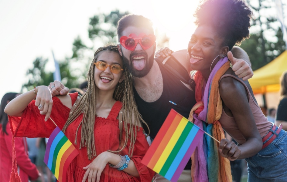 real_blackstone's tweet photo. Don’t hide your PRIDE at @blackstonesocial’s Annual Pride Parade THIS SUNDAY from 1-7PM! 🏳️🌈 #blackstonedistrict #prideomaha https://t.co/2r0cYIc7Te