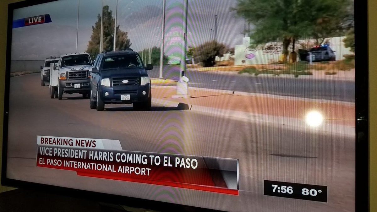NeomiDD's tweet photo. Gracias, De Anda News Services! @VP @KamalaHarris in #ElPaso listen to the complexities of this political border! Issues are interconnected. Help people of this region help refugees better #immigrationpolicy #watershortage #labor #farmers #desertislife #foodsecurity #notdangerous https://t.co/jT9UZ5XYHy