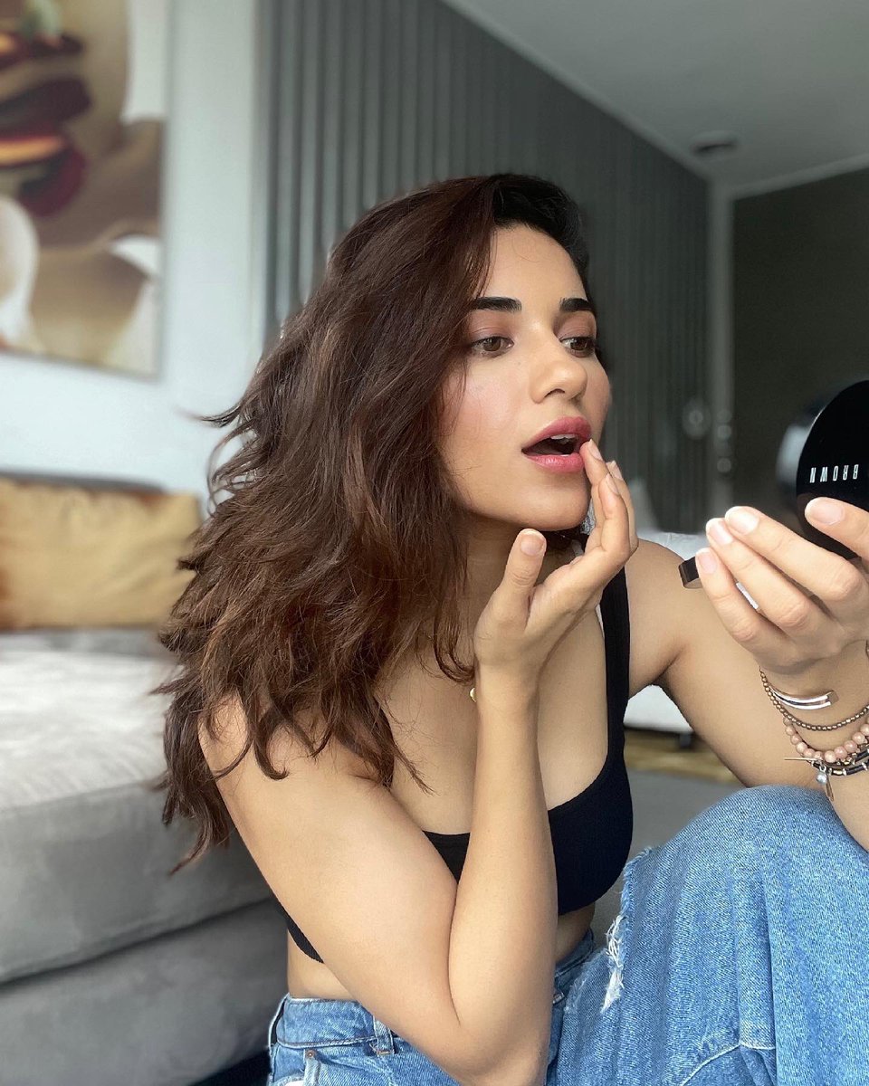 iRuhaniSharma's tweet image. 🌸