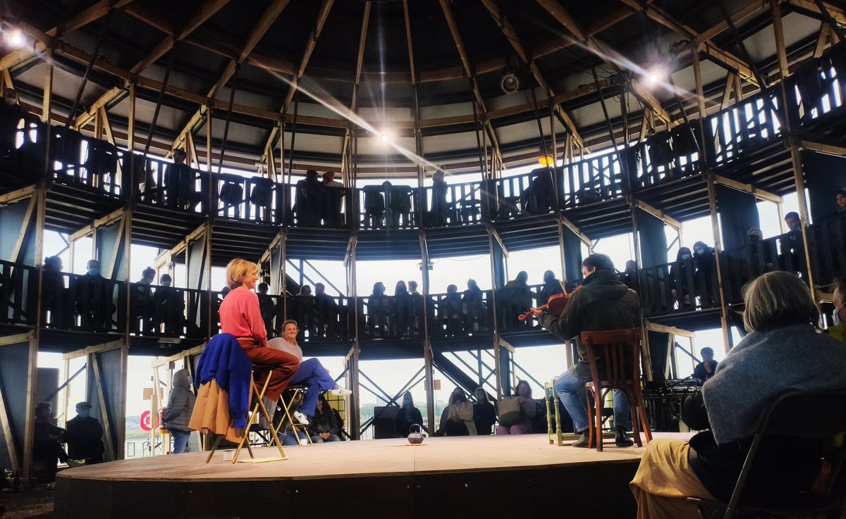 ufukluker's tweet image. Uzun bir kapanma sürecinin ardından, neredeyse bir yıl sonra tiyatroya yeniden kavuştuk.  #DitIsHet #decarrousel @sofiejoan