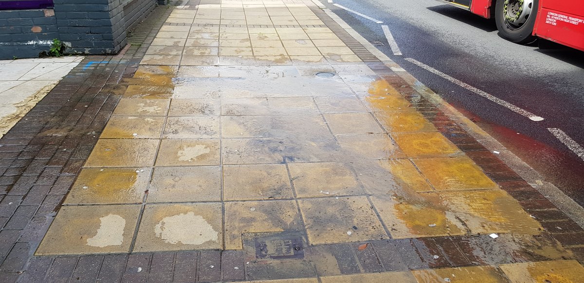 lovewimbledon's tweet photo. To @thameswater - Water leak reported 2 days ago outside 141 The Broadway SW19 1QJ
now turning into a fast running stream. Please can you attend site promptly before pavement and road surface degrades as gallons of fresh water being wasted. #reportaleak call reference 1019818646 https://t.co/EU5uaI6lfZ