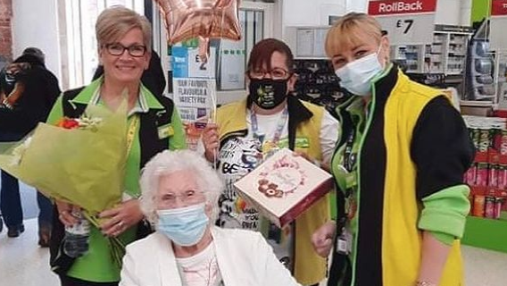 A very happy 100th birthday to regular Asda customer Pauline! 🎉 🍾  When colleagues at our Worcester store found out that she was celebrating her special day they surprised her on her weekly visit with balloons, flowers and chocolates before singing happy birthday to her.