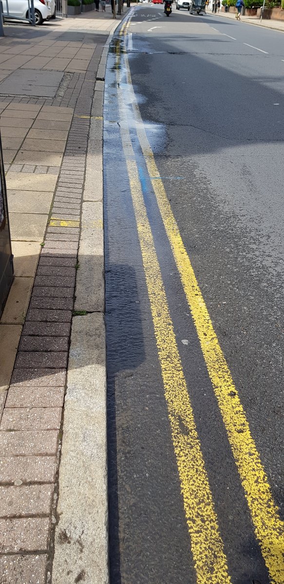 lovewimbledon's tweet photo. To @thameswater - Water leak reported 2 days ago outside 141 The Broadway SW19 1QJ
now turning into a fast running stream. Please can you attend site promptly before pavement and road surface degrades as gallons of fresh water being wasted. #reportaleak call reference 1019818646 https://t.co/EU5uaI6lfZ