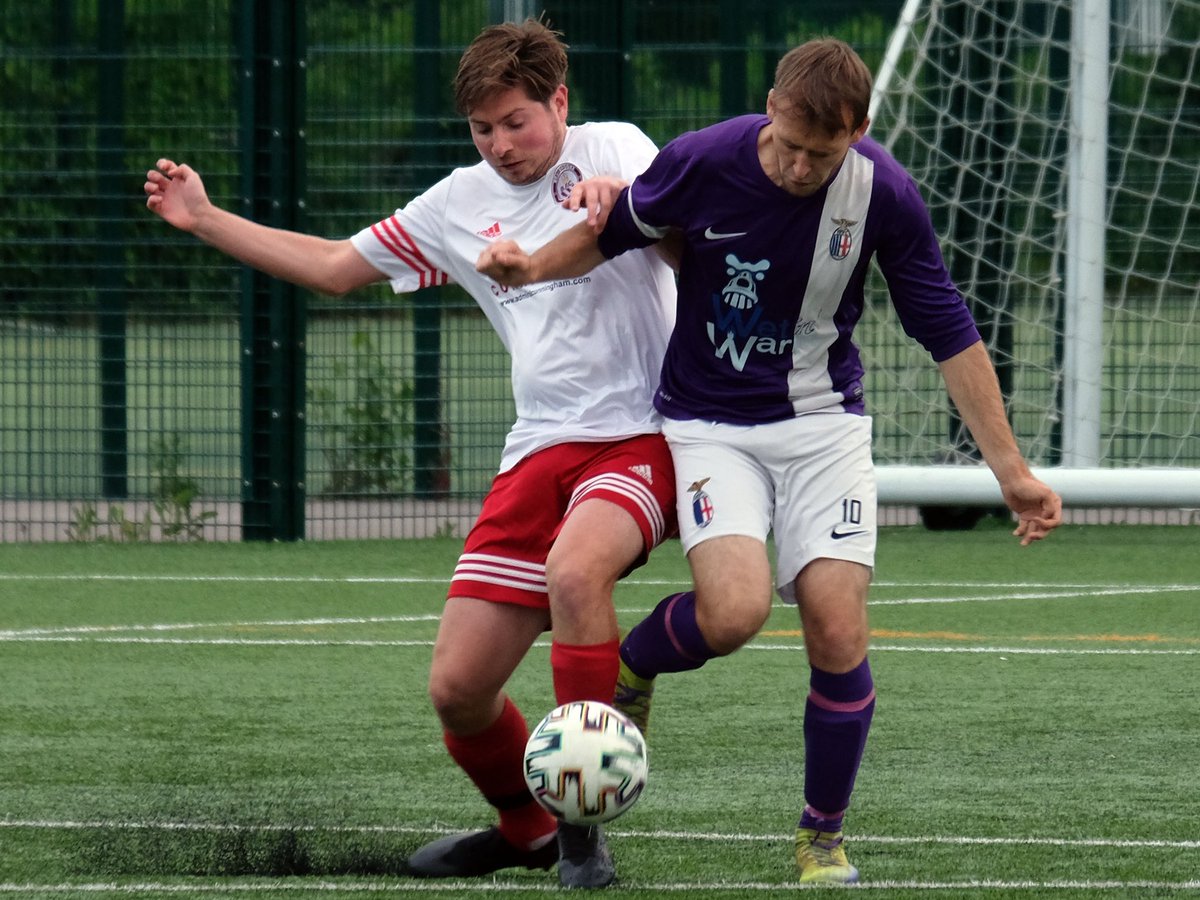 andrewbatt5's tweet photo. @ThamesValleyPL action from last night’s Div 4 match between @HarchHawksFC and @BraybrookeFc. More at https://t.co/oPcKzJvb8z @fiberkshire @NonLeagueCrowd https://t.co/GVlsWF7efj