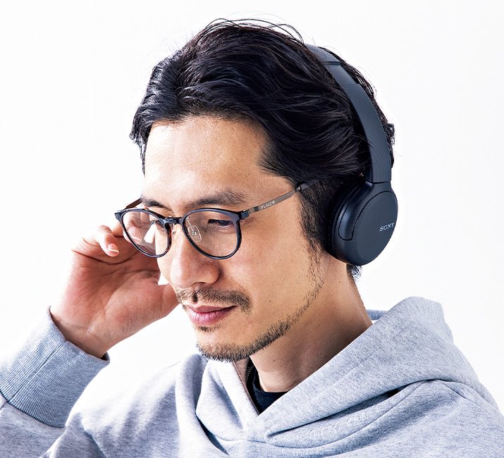 9999_PLAIDe's tweet photo. テレワーク×眼鏡の悩み解決！

テレワークの普及に伴い、PC作業で眼が疲れる、眼鏡を掛けてヘッドホン🎧を着けると頭が痛くなる…などでお困りの方が増えているようです。

PLAIDeは、そんな悩みを解決するニューノーマル対応アイウェアです！

▼オンラインストアはコチラ
https://t.co/U4JE5ZOwVK https://t.co/QYIM8taqKn