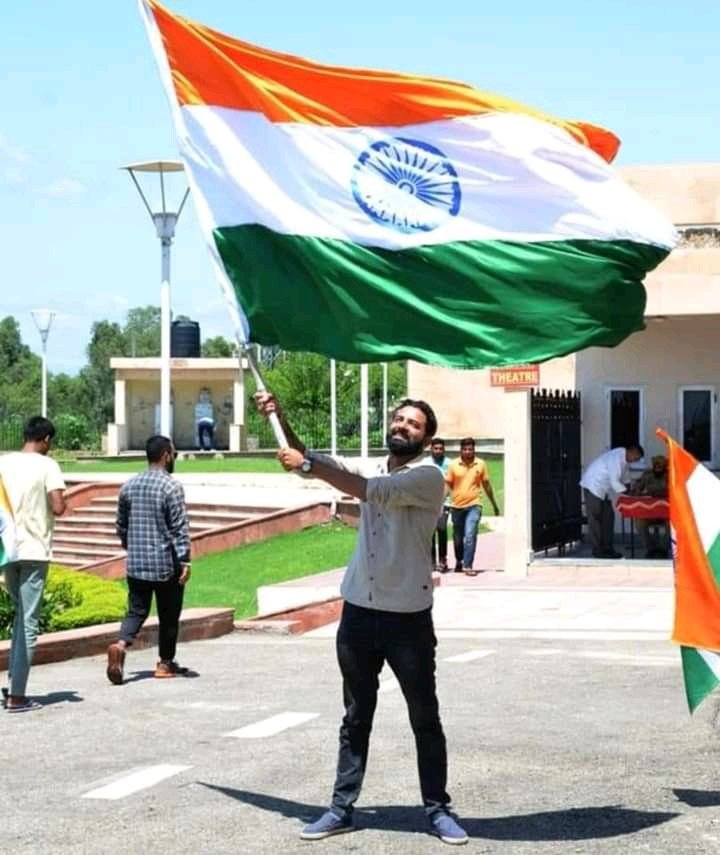 YoDograBoiiii's tweet photo. My fellow Indians , Jammu and Kashmir is not one name.

  Jammu                        Kashmir https://t.co/RYnXZIfbHc