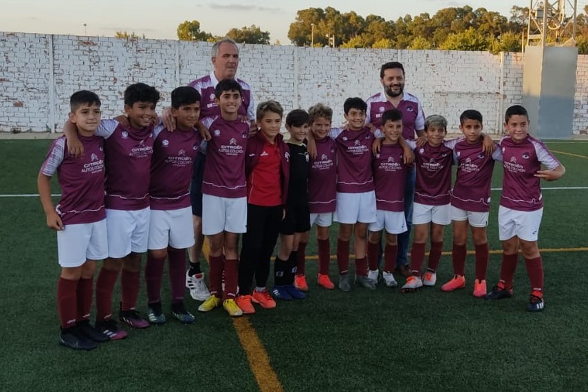 🎉🏆BENJAMÍN🏆🎉
El Benjamín de la <a href="/EFSanctiPetri/">E.F.Sancti Petri</a>, entrenado por Chano, ha conseguido esta semana el ascenso a la 2ª Provincial, máxima categoría en Benjamines, tras ganar la eliminatoria final a La Jerezana en Burreños por 3-2.
¡Enhorabuena a jugadores, entrenador y familiares!