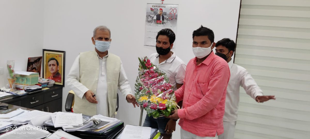 JaysinghYadavSP's tweet photo. आज माननीय @samajwadiparty के प्रदेश अध्यक्ष श्री @NareshUttamSP जी से मुलाकात एवं आशीर्वाद प्राप्त हुआ
माननीय राष्ट्रीय अध्यक्ष श्री @yadavakhileshजिंदाबाद @samajwadipartyजिंदाबाद
#Samajw @arjunyadav022 @ShivKum82436923
#बाइस_में_बाइसिकल #मिशन_2022 https://t.co/nm87blvxkz
