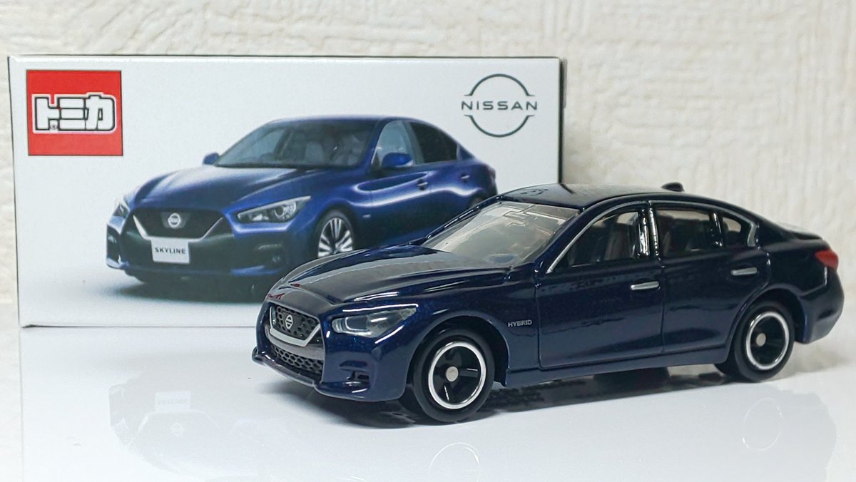 ミニカー写真館byぱぁたん 日産自動車特注トミカ 日産スカイライン 届きました 通常品では400rとして登場したv37後期が 日産特注ではハイブリッドとして登場 グレードはgt Type Spになるんでしょうか この色はディープオーシャンブルーって名前だそうですが