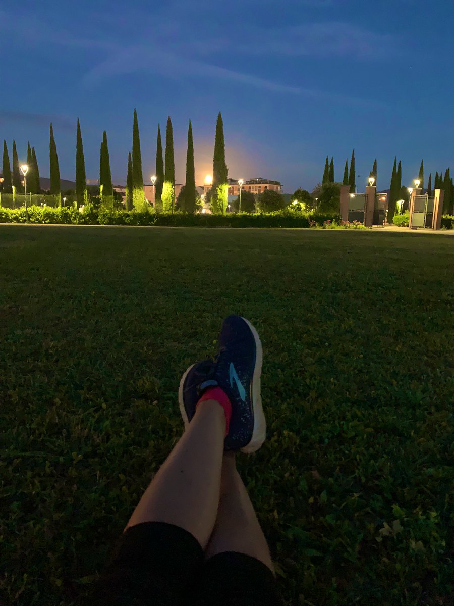 SaraGnocchini's tweet photo. #sport and #moon 🌕🧘🏻‍♀️ https://t.co/Ixs9TBHqLj