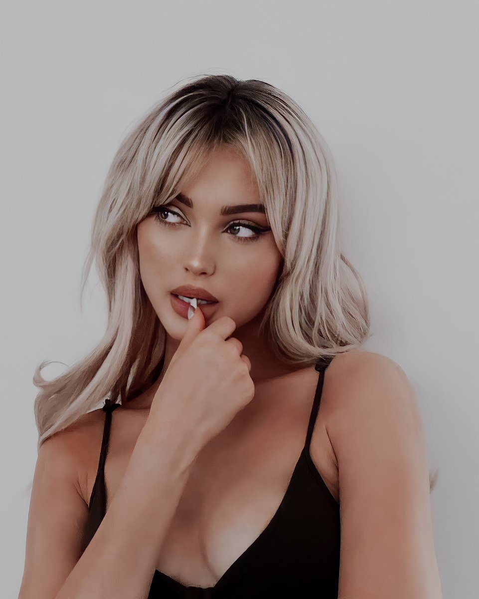 dianebkp's tweet photo. boiling water, dying in an empty corner tied to aluminium borders, she tried but the obsidian caught her, and it might seem like she's crazy by the things that she might say, but while you're talking she shoots diamorphine right into her veins https://t.co/saWDk93KTx