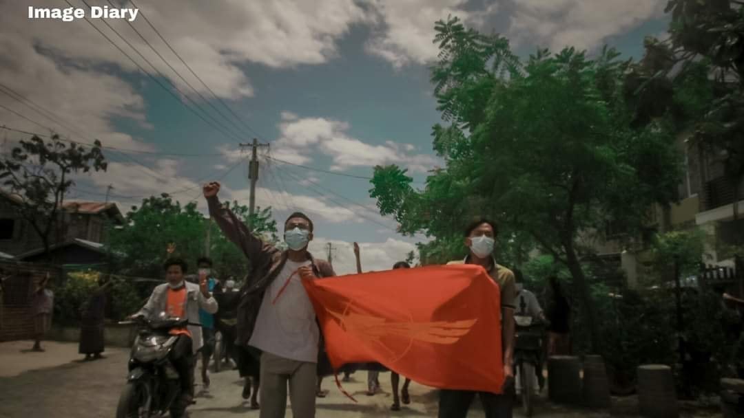 IrrawaddyNews's tweet photo. Residents in #Mandalay’s Chanmyathazi Township took to the streets against the military regime on Friday. (Photo: CJ) 

#WhatsHappeningInMyanmar https://t.co/Wci1LCYfos