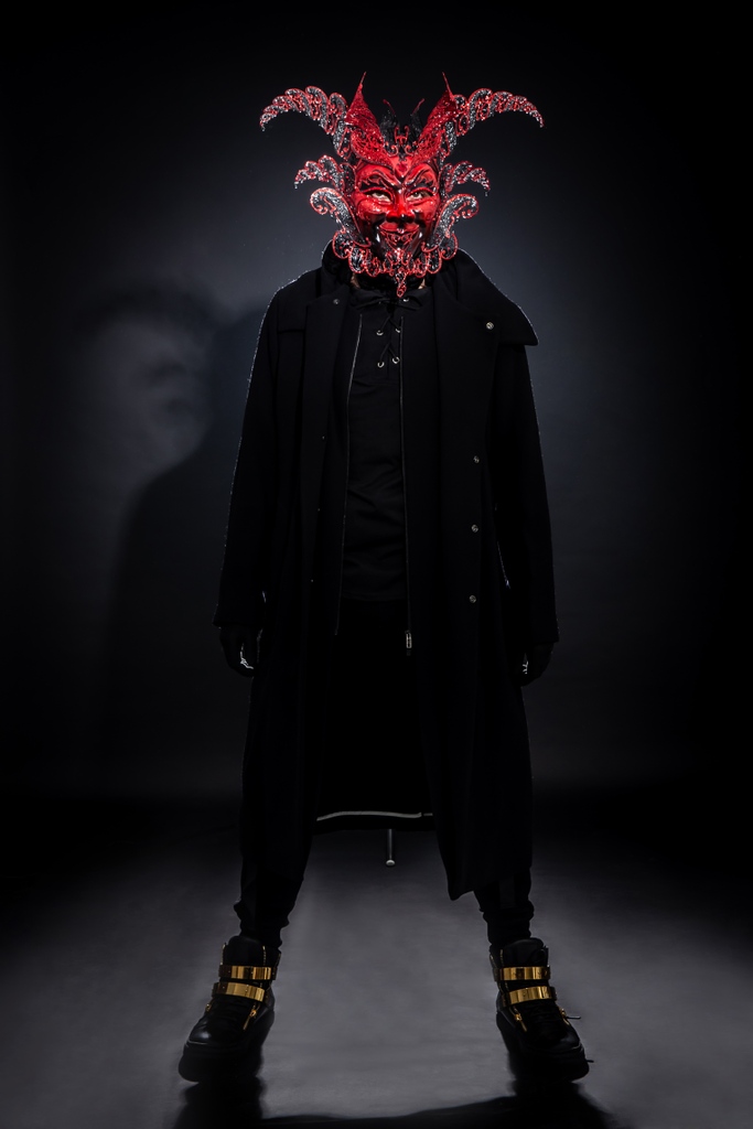 Mysterious techno producer <a href="/BenMosdj/">Ben Mos</a> returns to PinkStar Black in his signature style with 'Your Time' - out now!! ⌛🖤

Stream/download here: pinkstarblack.lnk.to/YourTime

#pinkstarblack #electronicdancemusic #sirup #newmusic