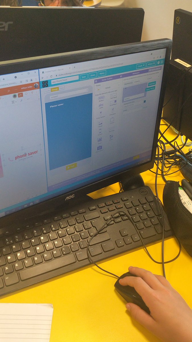 KewHouseICT's tweet image. @KewHouseICT #buildinganapp #coding year 8&apos;s making an app to help society.  #teamwork