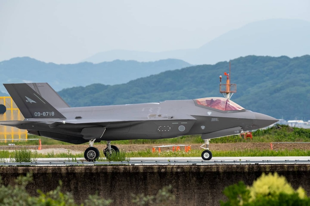 niko_masu_'s tweet photo. より一層シュッとしてらっしゃるな~。
2021.6.22
#航空自衛隊
#jasdf
#rjfz
#航空自衛隊築城基地
#航空自衛隊三沢基地
#築城基地
#三沢基地
#f35lightning2
#オジロワシ
#f35a
#302sq
#ファインダー越しの私の世界 https://t.co/oaK2ZXNHJj https://t.co/IpbKlUkTo5