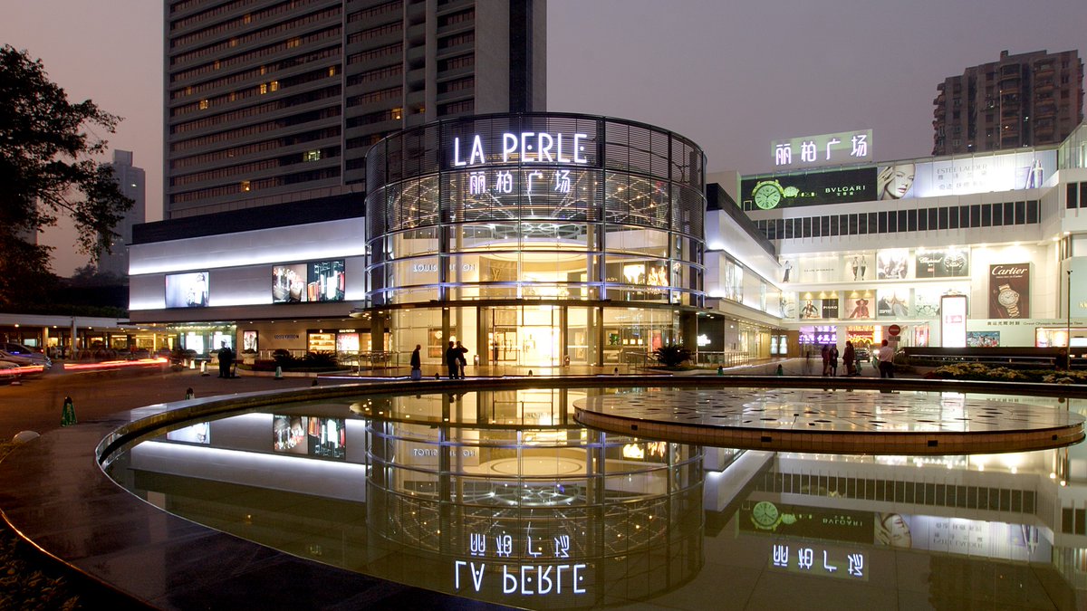 dcmstudios_arch's tweet photo. La Perle Plaza
Shenzen, PRC

An extensive upgrade of an existing shopping center facade.
In order to retain &amp; attract contemporary luxury goods retailers,the facade was redesigned in a contemporary style.

DCMSTUDIOS Architecture
#dcmstudios #architecture #design #luxury #center https://t.co/Oc3P6pVK5f