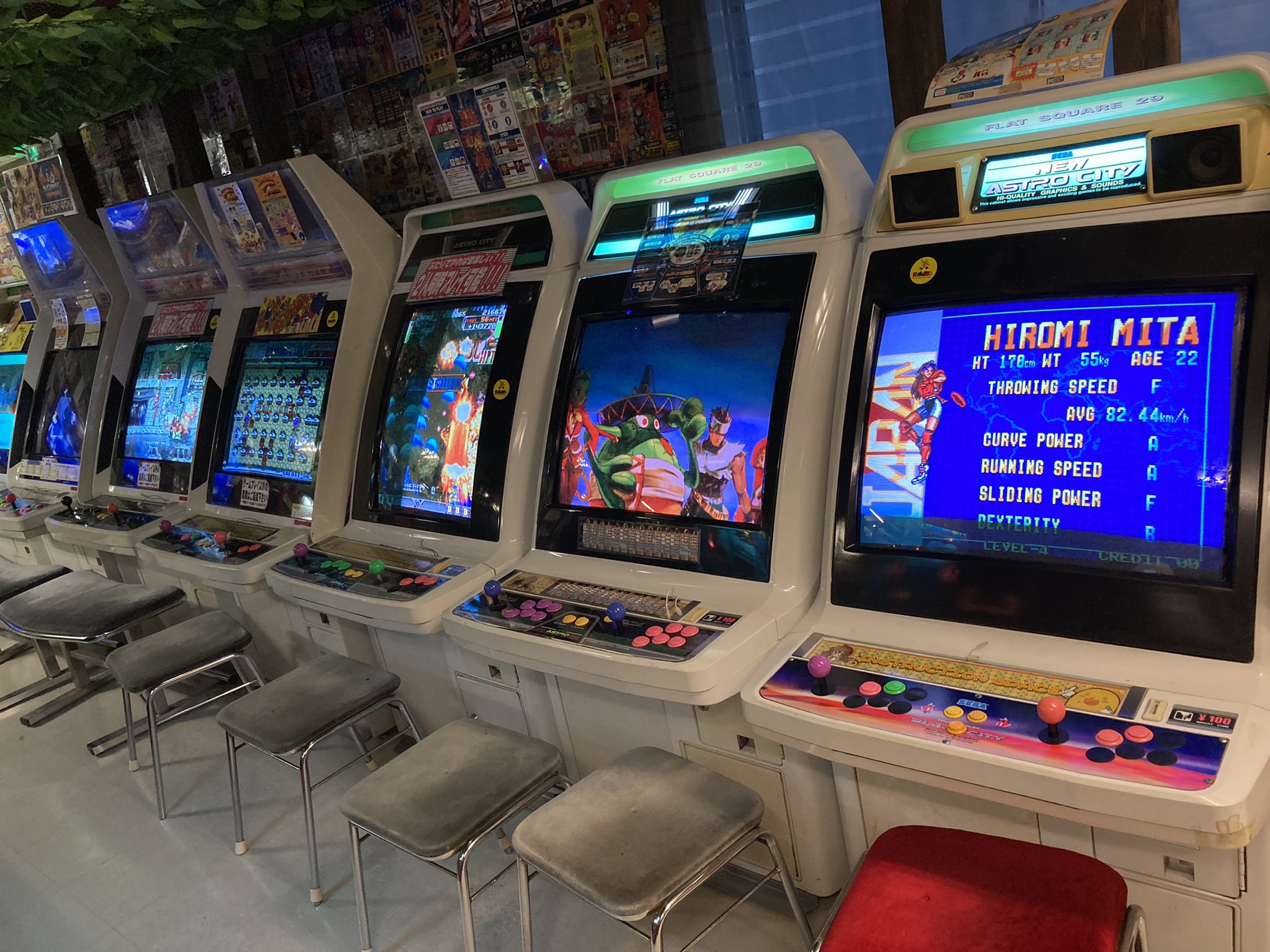 もりてぃ アキバのスーパーポテト久々に寄ったけど 1時間1 000円で駄菓子食べ放題 ジュース飲み放題 テーブル筐体ゲーム遊び 放題という子供の頃に思い描いた天国みたいなサービスやってた T Co Agev92aefe Twitter