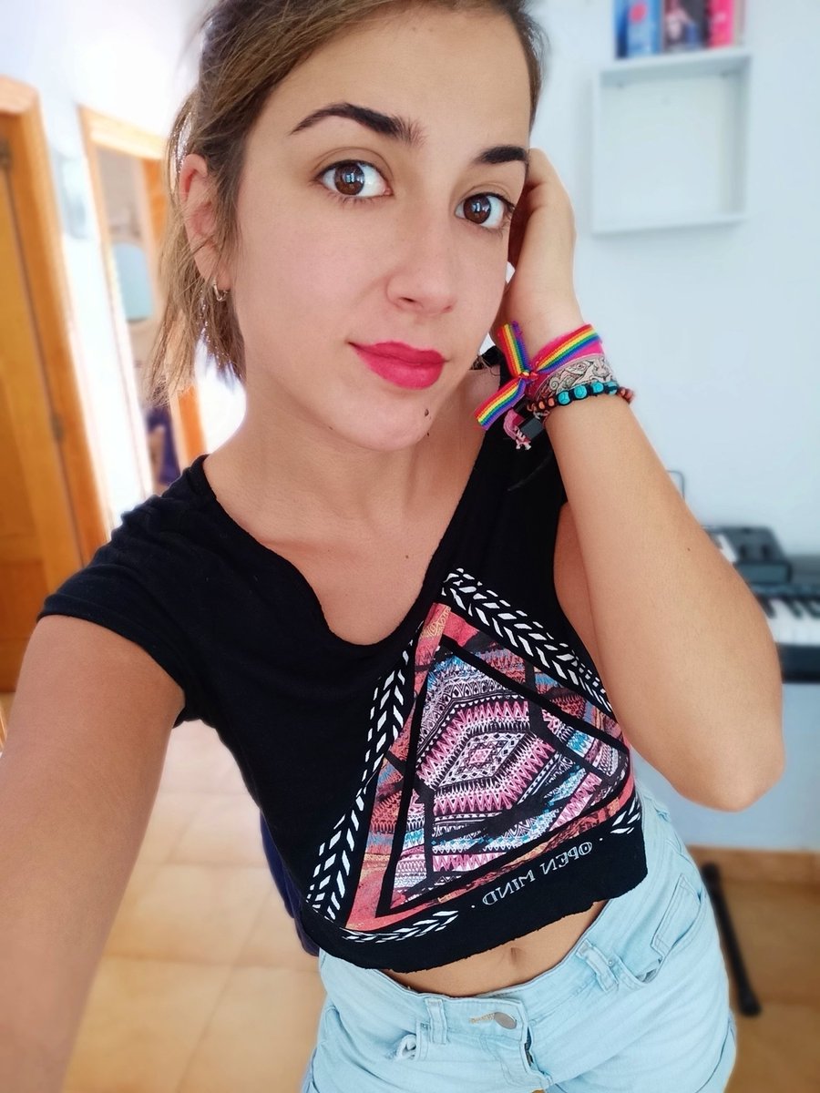SchrodingerGata's tweet image. Perdonad, pero es que tengo a decenas de personas insultándome por mi anterior tuit, y no quiero preocuparles. Sí, soy lgtb y no lo escondo; sí, defiendo los derechos humanos sin medias tintas; y sí, en esto me vais a tener enfrente. Si no os gusta, sabéis dónde está la puerta.
