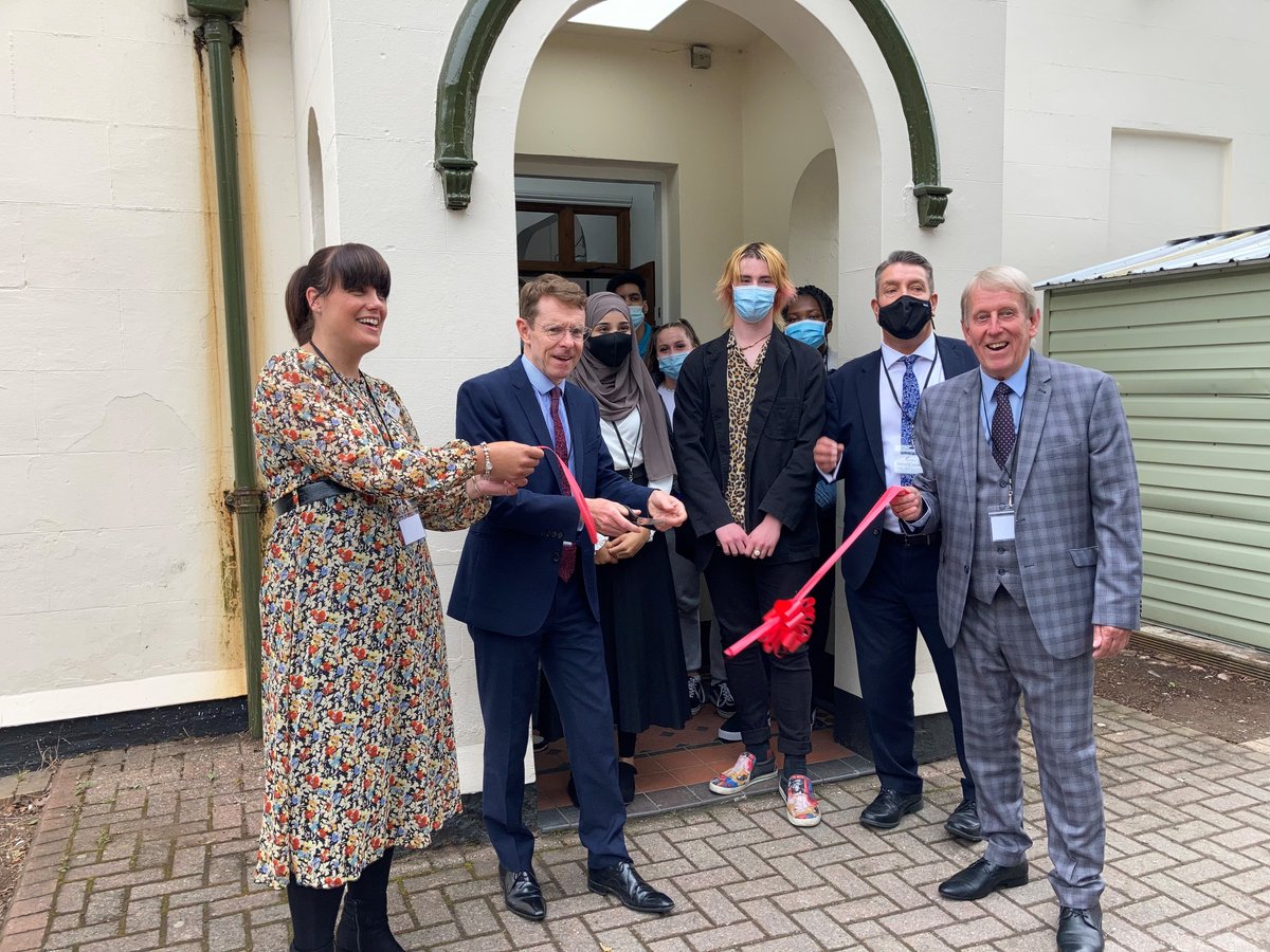 WestMids_CA's tweet photo. Young people have been badly impacted by the pandemic - but the new #Walsall Youth Hub is here to help with training, advice and job opportunities ππ¬β
Find out more about this vital service, here:
https://t.co/8nggwn0m5Z
@SkillsTrain_UK #WMKickstart https://t.co/Z7Uk2JxBEr