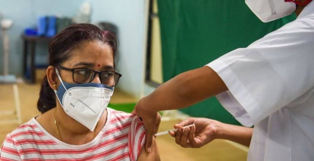 KhabreeM's tweet photo. #Maharashtra becomes first state in country to administer over 3 crore #COVID19 vaccine doses

https://t.co/OwfSxkF3ut https://t.co/fEdXjUrzST