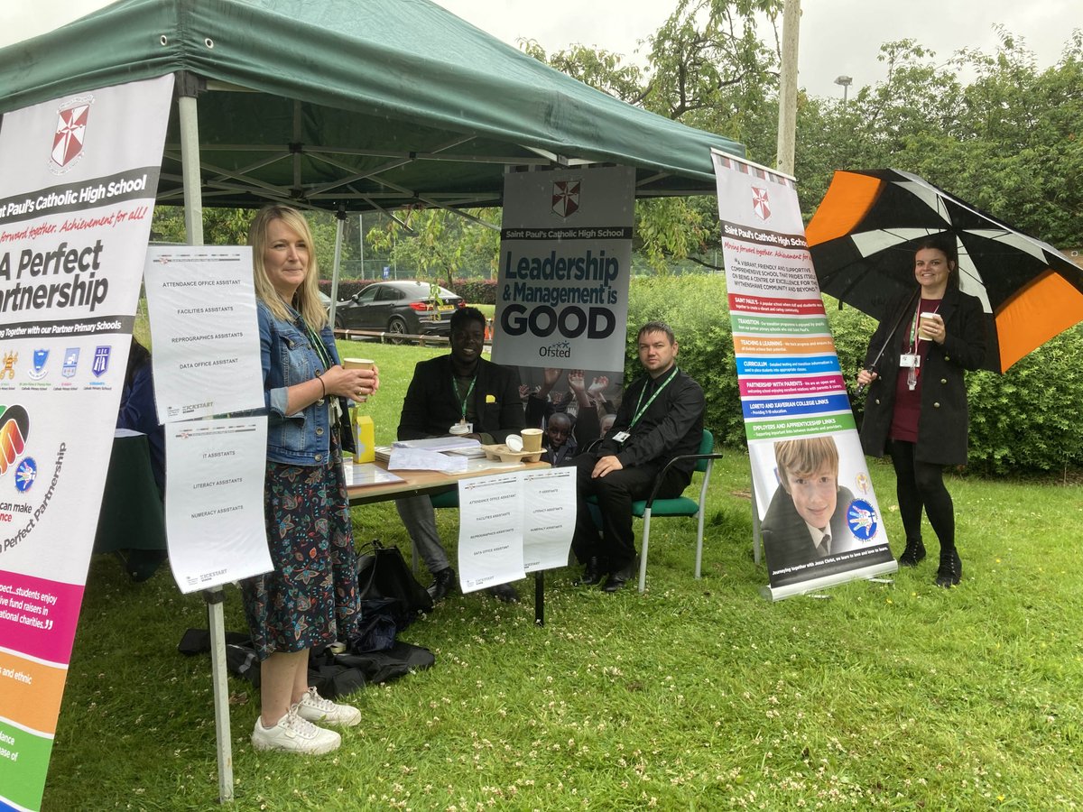 JCPinManchester's tweet photo. #KickstartInThePark 

@StPaulsRCHigh has a wide range of Kickstart roles to give you the experience needed for a career in schools and education! 

They will be here at Wythenshawe Park until 2pm to tell you all about them and start you on your journey!

#GMKickstart https://t.co/IxhFO07JIi