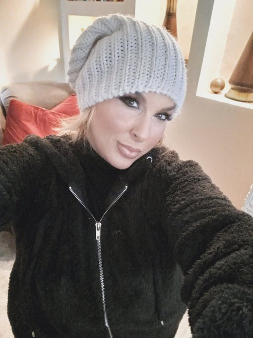 All packed and cozy for weekend away, its winter here freezing for more pics this weekend go to my https://t