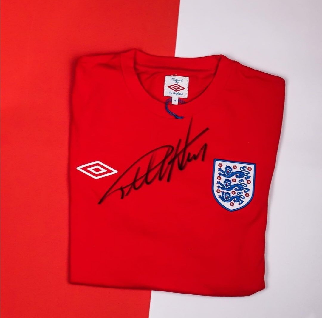 bulk_powers's tweet image. It&apos;s the knockouts! 
To celebrate, we&apos;re putting this Geoff Hurst signed England shirt up for grabs! 

You could be in for a chance to take this Shirt home when you order our Limited Edition Bulk Powers Euro 4 pack. 

⚽ See Terms and conditions at bulkpowers.io ⚽