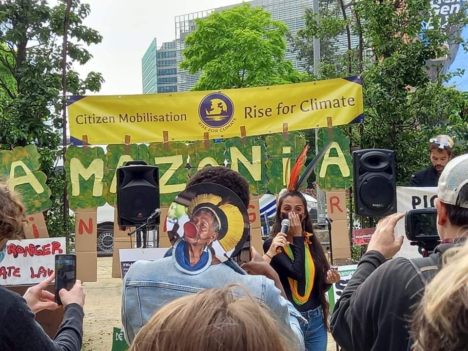 Rise4ClimateBE's tweet photo. Brussels during @EUCouncil 
Action #RiseForClimate  @espiritomundo to #saveamazonia #stopEUMercosur #stopecocide #PL490NÃO #weareallraoni  @FFFAmazonia @DeSchutterO @XR_Belgium @youth4climateBE @BXLRefugees @AlexisDeswaef @saskiabricmont @SLaveleye @EcocideLaw @fridaysfuturebr https://t.co/sxNMV3x2bE