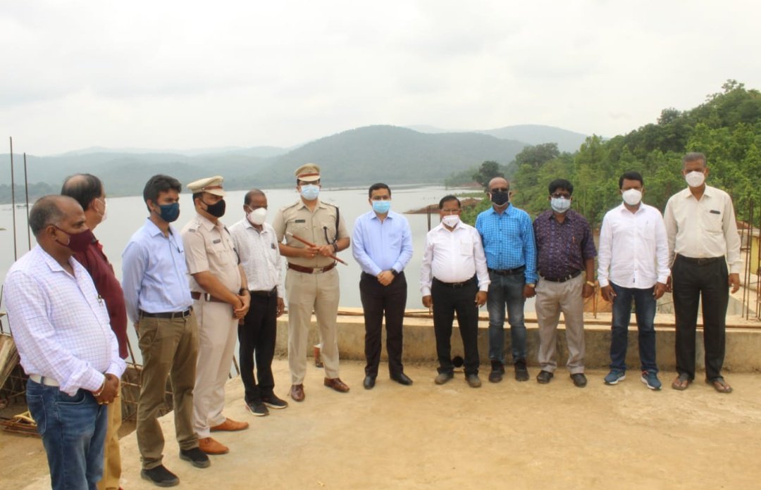 OdishaWater's tweet photo. Trial irrigation water released  in presence of Honble MP Keonjhar, Honble MLA Karanjia, Collector &amp; DM, Mayurbhanja, Superintendent of Police, Mayurbhanja in Right Main Distributary of Deo Irrigation project Karanjia.

@RaghunandanDas6 @_anugarg @DM_Mayurbhanj @spmayurbhanj https://t.co/LR7ufllc2q