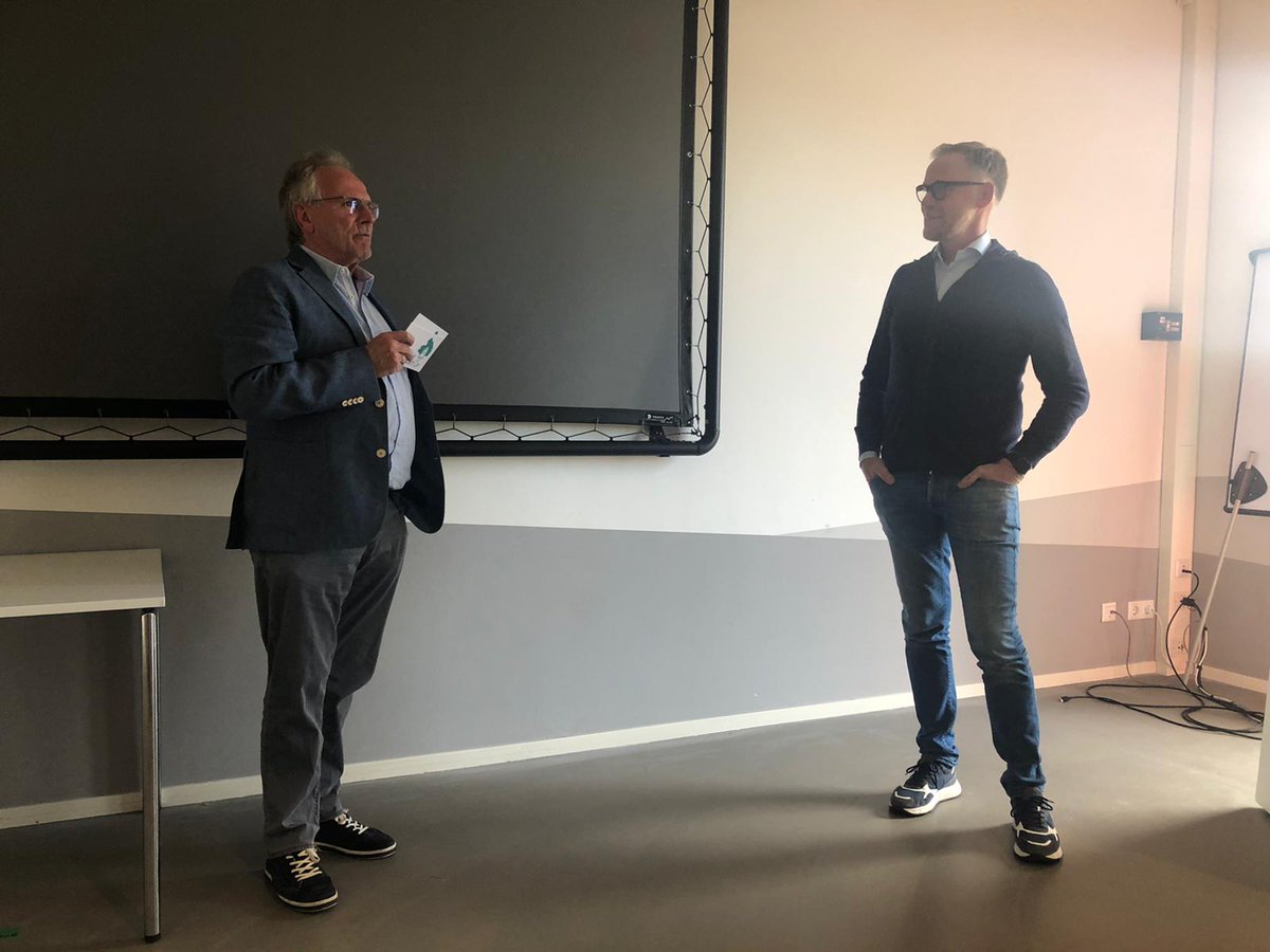GroningerHavens's tweet photo. Gisteren vond de zomerBBQ van de MOI communities plaats in de #Eemshaven! Met sprekers Gerard de Boer  en Lusanne Tehupuring en moderator Bouke Nielsen. We kijken terug op een MO(o)I seizoen.
@EBGroningen 
#Samen #Ondernemen #GroningenInnovationPort #HarborOfTalent https://t.co/Mma552JzMa