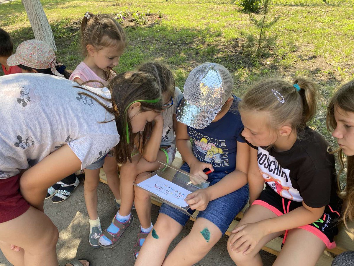 Сегодня в школьном лагере"Солнышко" ГБОУ ООШ пос.Журавли был заключительный день. У отдыхающих ребят была насыщенная программа: игра на знание Самарского края, танцевальный флешмоб и, конечно же, подарки. Большое спасибо ГБОУ СОШ с.Воскресенка за гостеприимство.