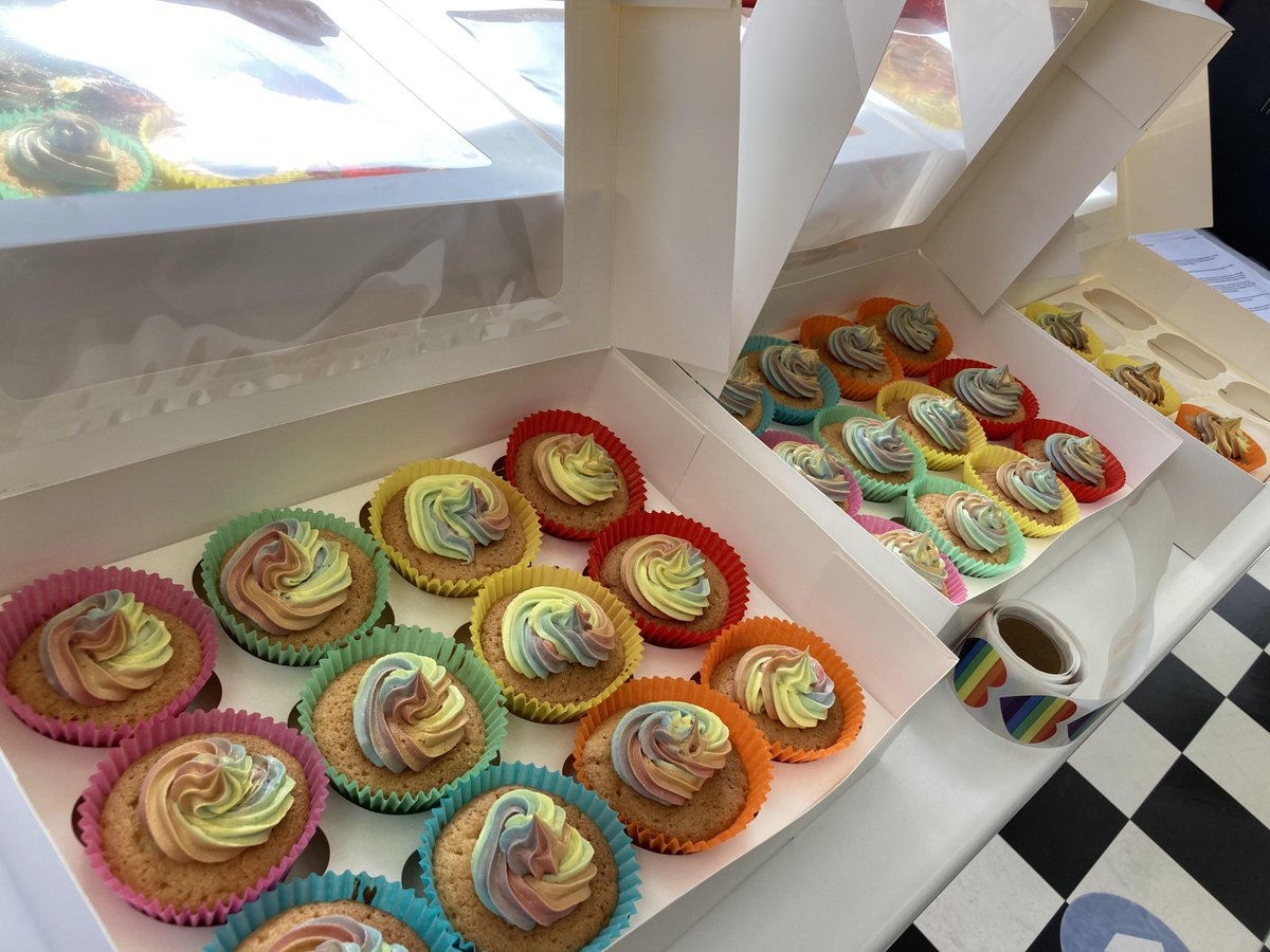 This #SchoolDiversityWeek, our students and staff have been enjoying these amazing homemade rainbow cupcakes at lunch to celebrate #PrideMonth 🌈🧁

#Pride2021 #Pride #ExplorationOfLife