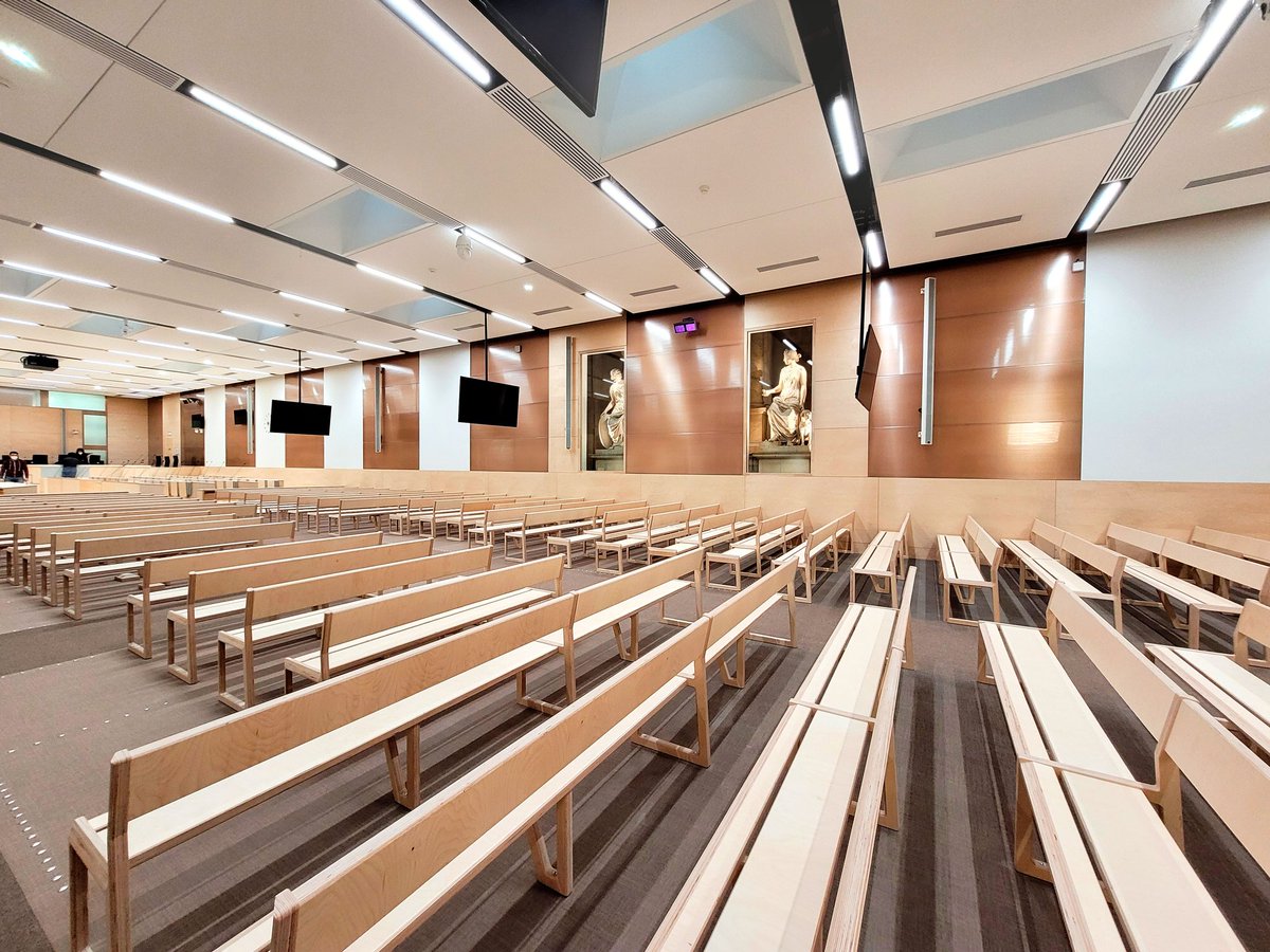 Vue intérieure du projet de la salle d'audience des grands procès au niveau du prétoire. Crédit photo : Maximilien Mussche @mmarchitectes