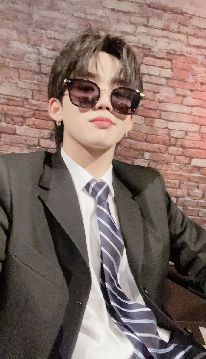 yoshxsuk's tweet photo. tonightβs serve by choi hyunsuk & yoshi π₯
#HYUNYO #TREASURE @treasuremembers https://t.co/OzuDcRmuMl