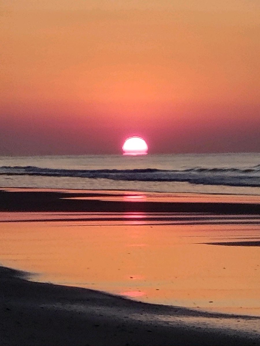 DanellJC's tweet photo. 2 Corinthians 3:18 ESV 

“And we all, with unveiled face, beholding the glory of the Lord, are being transformed into the same image from one degree of glory to another. For this comes from the Lord who is the Spirit.”

#RiseandShine                      
#vitaminsea https://t.co/xQOg1cioxR