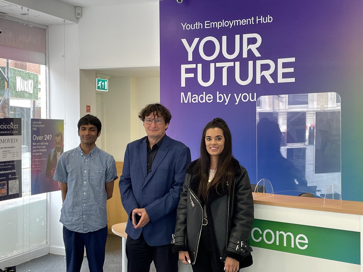 leicester_hub's tweet photo. Filming yesterday at #LeicesterYEH with @tonyroe from @bbcemt's Politics programme, thanks to Soraya, Immanuel &amp; Mohammed for telling their inspirational stories.
We then popped over to see @DJSandraMay, who has job vacancies available via @JCPInLeics work coaches! https://t.co/x7Xb4Li8J8