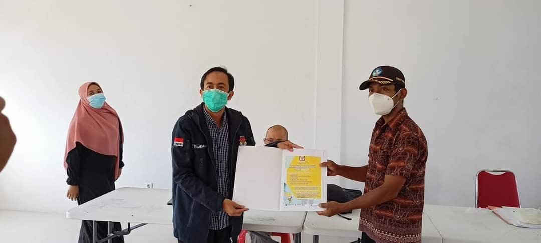 KpuTolitoli's tweet photo. #TemanPemilih
#KPUMelayani
#KpuKabTolitoli
#KpuSulteng
#JdihKpuProvSulteng
Melaksanakan sosialisasi pemutakhiran data pemilih berkelanjutan bagi pemilih pemula yang dilaksanakan di SMK I kec.Dondo Bersama Ketua KPU Tolitoli Bapak Sulaeman https://t.co/PwFEaj34YA