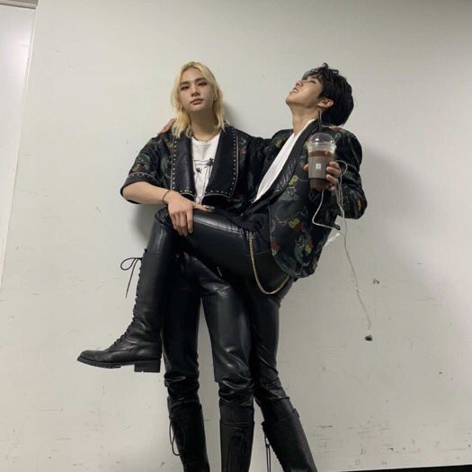 PlNKFELIX's tweet photo. i will never recover from these pictures https://t.co/p9etKGe0mY