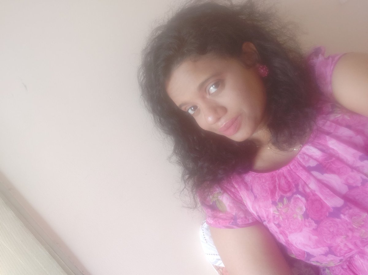 ComradeBastet's tweet photo. #PinkTwitter #Todayslook #Hungryforvalidation #Lackofselfconfidence #patheticattempt ✌️ https://t.co/0G1yqiSqSH