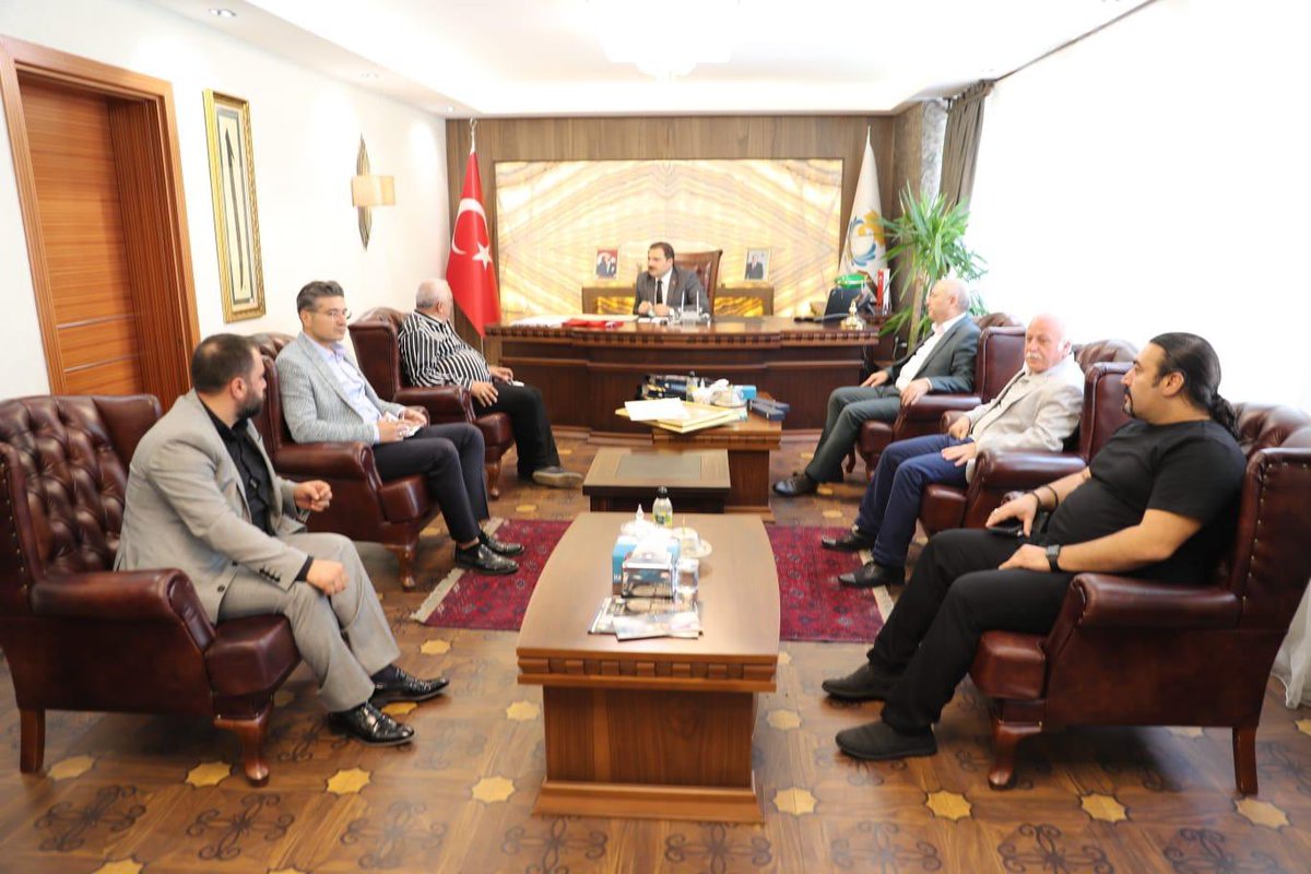 bonacure63's tweet photo. Şanlıurfanın gururu olan Haliliye Belediye Başkanımız @mcanpolatnet a bizi bu gurura layık gördüğü için teşekkürü borç biliriz. @haliliye_bld @izciAK @altun_muhtar başarılarınızın devamını dilerim https://t.co/pB3jU96ohM